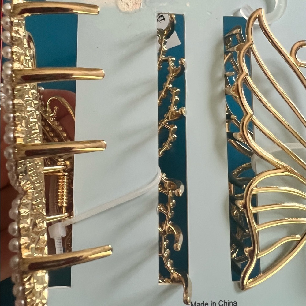 NEW Sunday State gold and faux pearl butterfly hair clips claws Large 2 pack - Picture 6 of 9